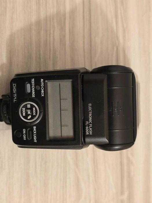 Светкавица Olympus FL-600R Micro 4/3 + аксесоар Cactus Bands
