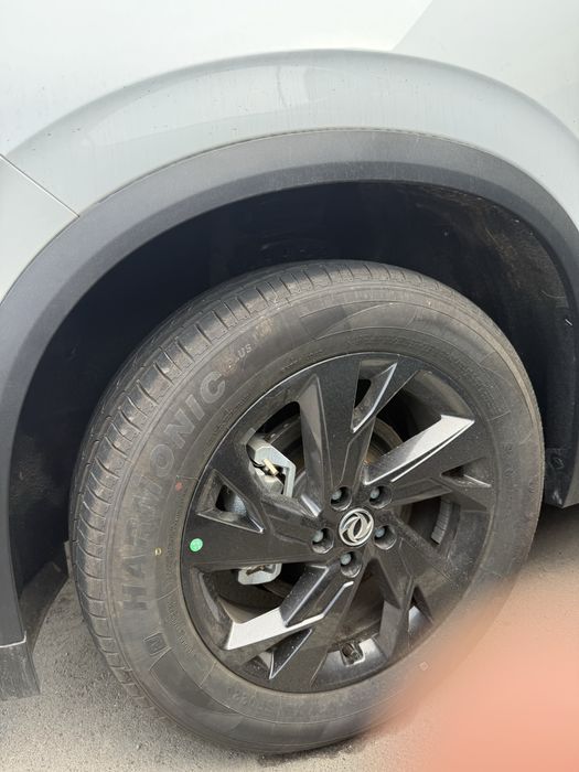 Dongfeng L7         .