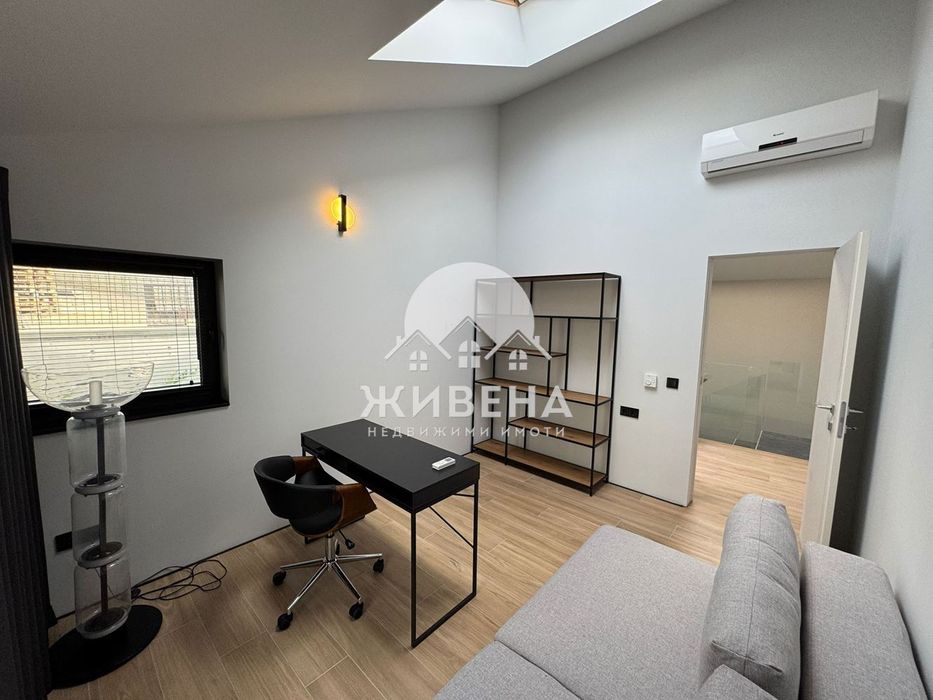 Отдавам двуетажна къща под наем, м-т Зеленика, 197 кв.м, с морска гле