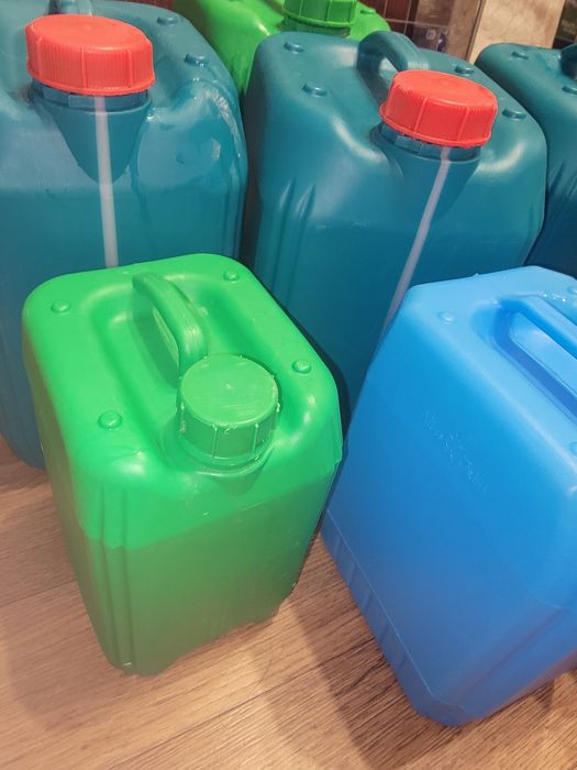 Канистры пластиковые