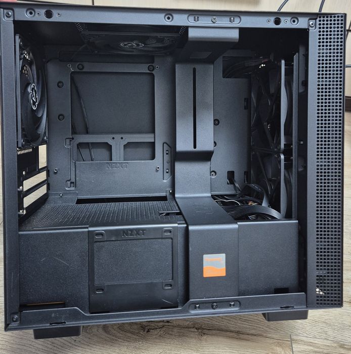 Carcasa NZXT H210i + sursa Segotep 500w modulara.