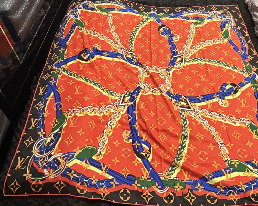 Дамски шалове Louis Vuitton, Dior