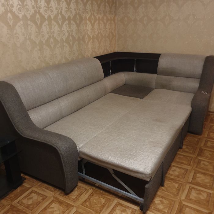 Диван угловой и кресло