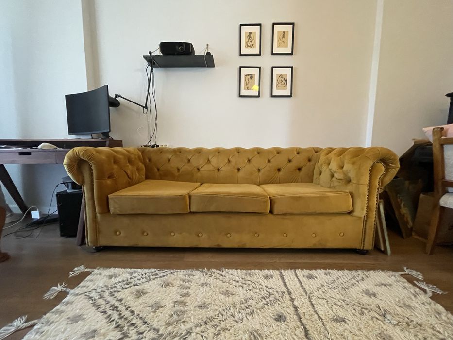 Canapea capitonata Chesterfield galben mustar