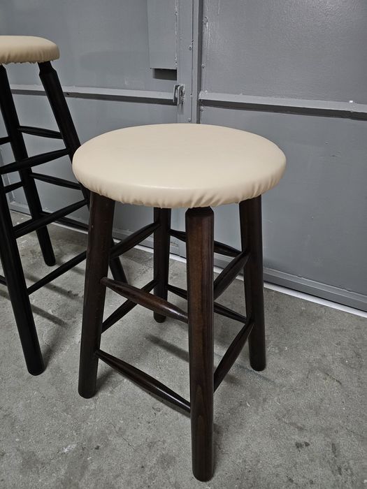 Чисто Нови Бар табуретки от Бук налични 200 бр.
Чисто Нови Бар табурет