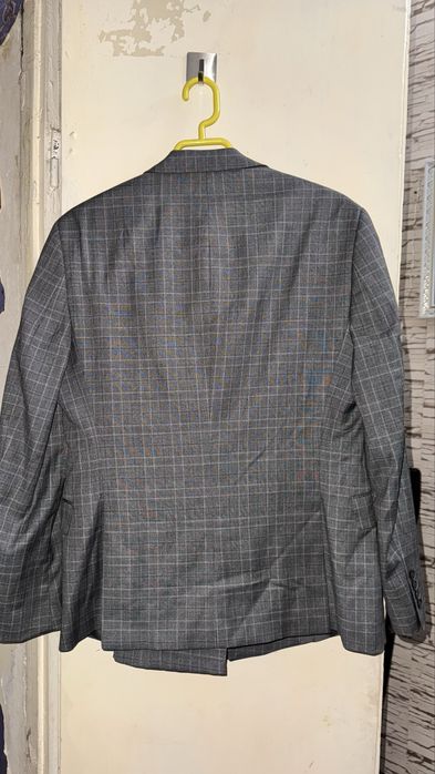 Продаю мужской костюм