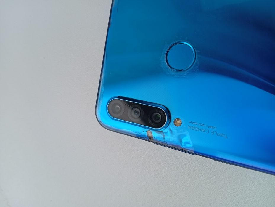 В продаже телефон Huawei p30 lite
