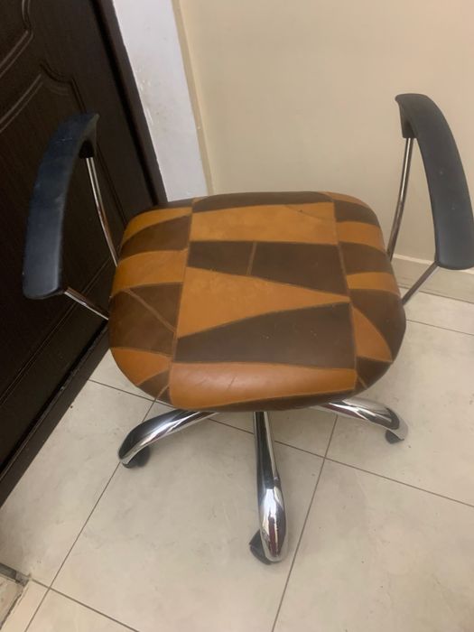 Стул крутящийся для работы