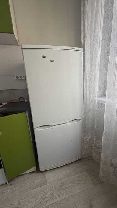 Продается холодильник Атлант