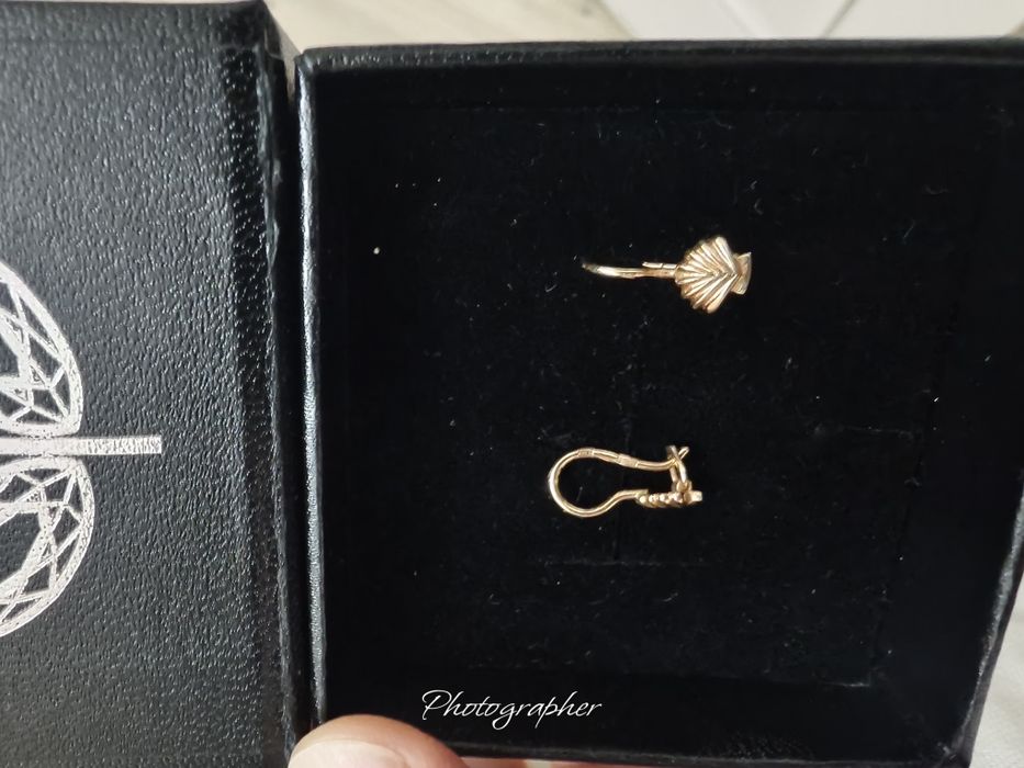 Серьги детские продам золото