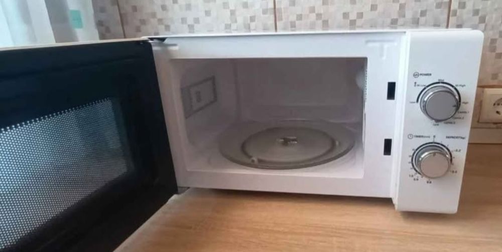 Cuptor microunde Myria, 700 W, 20l