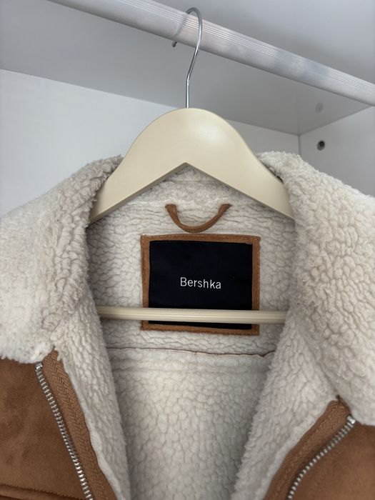 Vând geaca de bărbați bershka