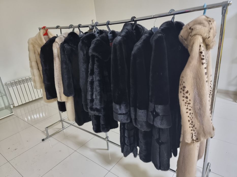 Продам норковые шубы в хорошем состоянии.