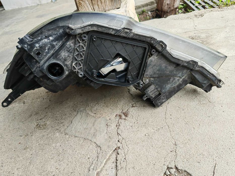 Фар Subaru Outback Xenon десен / Фар Subaru Ledacy Оригинален