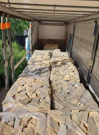 Amenajări exterioare cu piatră de munte și design