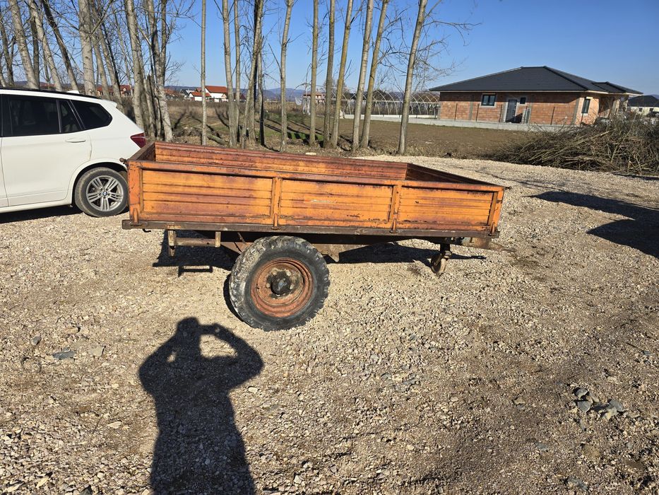 Remorca agricola cu tracțiune Bernardi.