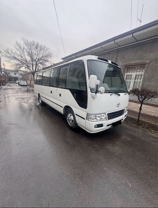 Mikroavtobus Tayota Coaster