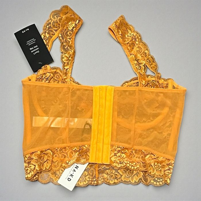 Нов дантелен корсет NA-KD