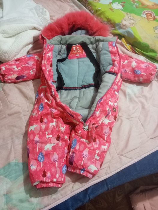 Продаю комбинезон и обувь на девочку