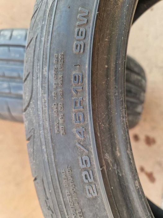 2 Goodyear R19 225/45 Летни гуми  DOT3519