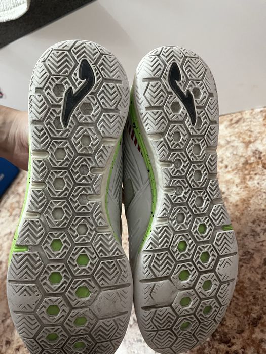 Продаю Футзалки joma