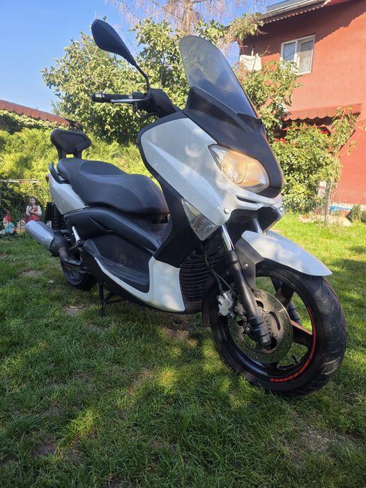Yamaha x max 125