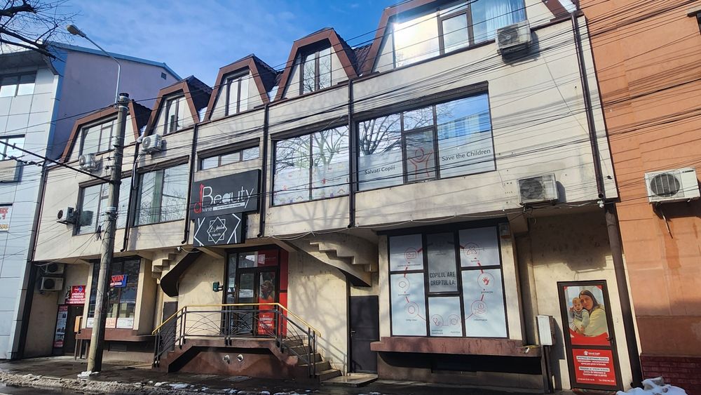 Spații comerciale de închiriat