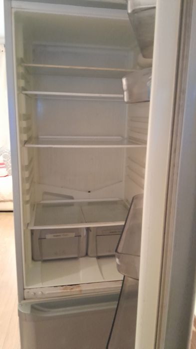 Холодильник  Аристон