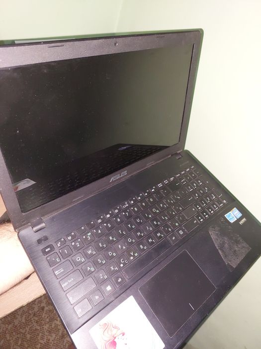 Asus notebook sotiladi