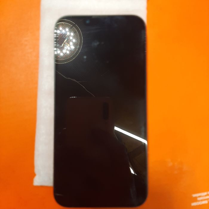 Iphone 13 процент на батерията 93 %, чисто нов