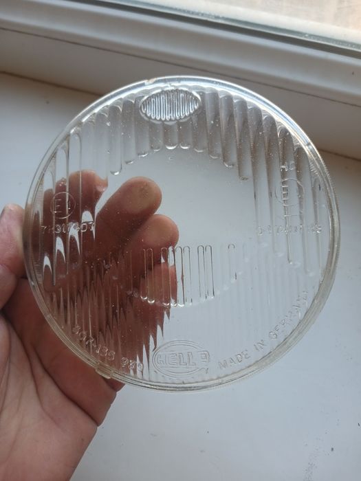 Бмв е34 стекло  ближний  hella