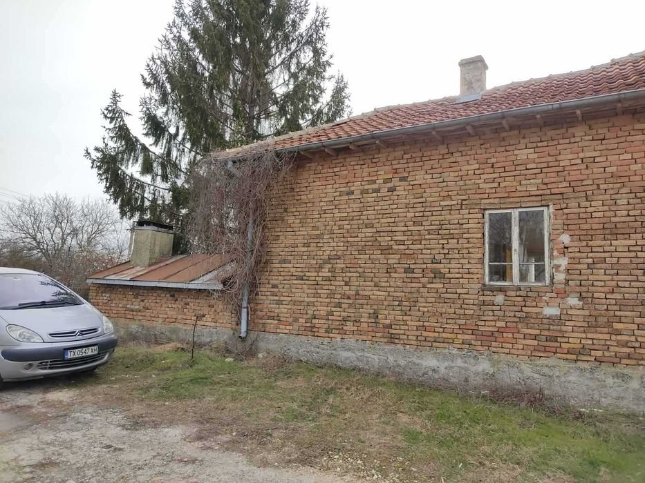 Къща с голям двор в Гешаново