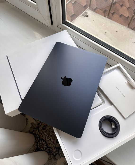 MacBook Air M3 Midnight 8/256GB 100%