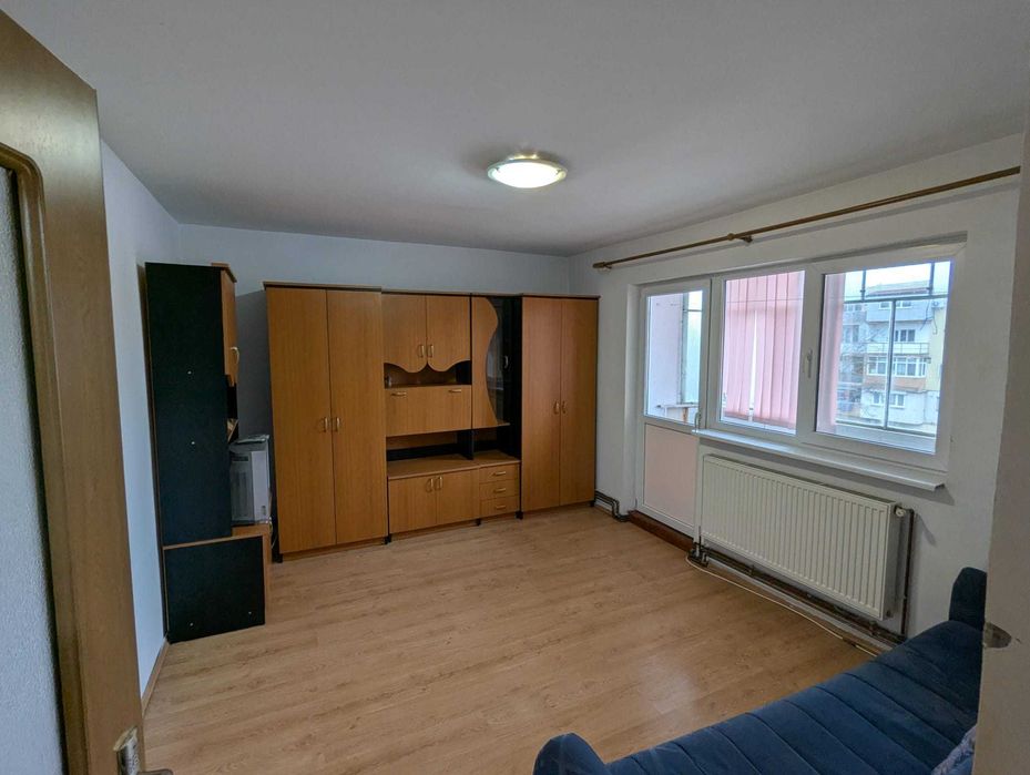 Vand Apartament de 80 mp , 4 camere, 2 băi, etajul 3