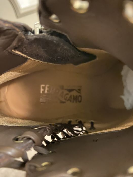 Ghete noi Salvatore Ferragamo piele intoarsa maro