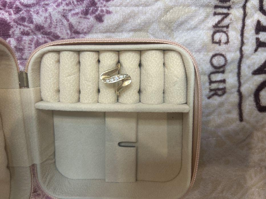 Золотое кольцо продам