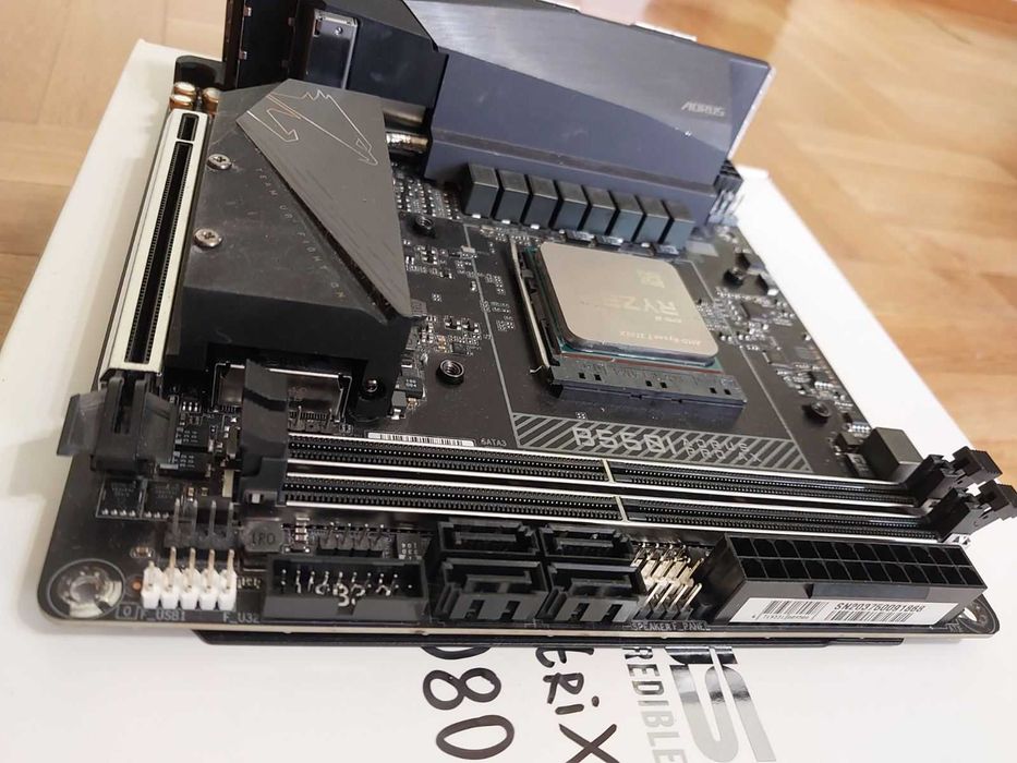 AMD Ryzen 7 3700X + Gigabyte B550i Aorus Pro AX Wi-Fi