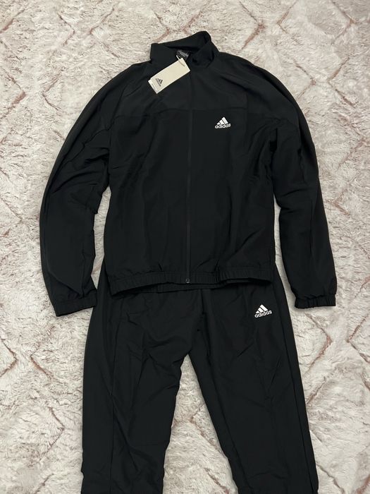 Чисто нов спортен екип Adidas Размер S