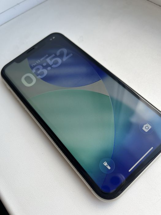 Продам белый iphone 11 128gb