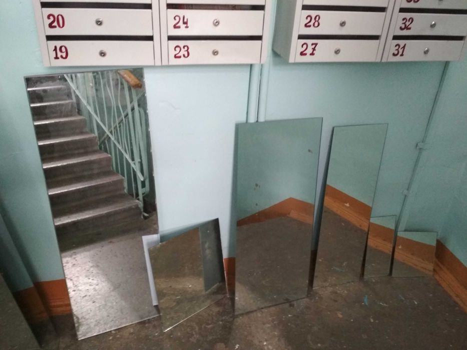 зеркала , разные, в хорошем состоянии!