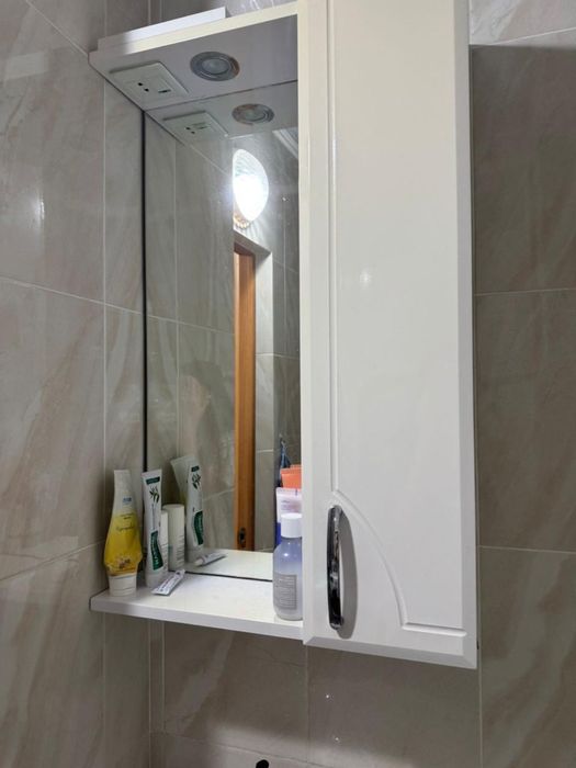 Шкаф для ванной комнаты почти новый