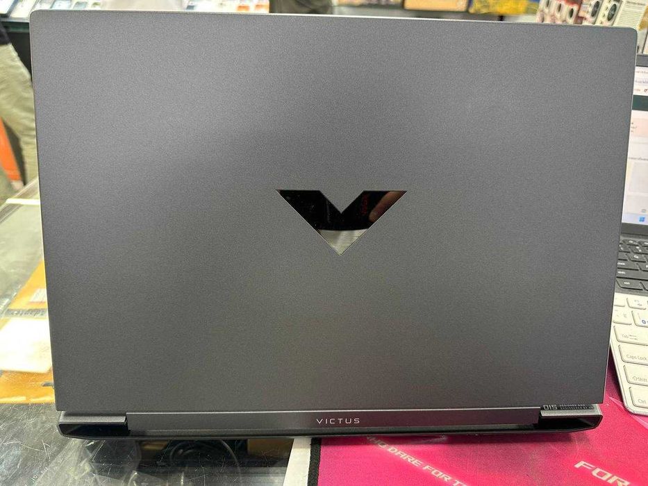 HP Victus 15-FA0031DX 15.6 i5 12450H-8GB-512SSD-4GB 1650 GTX