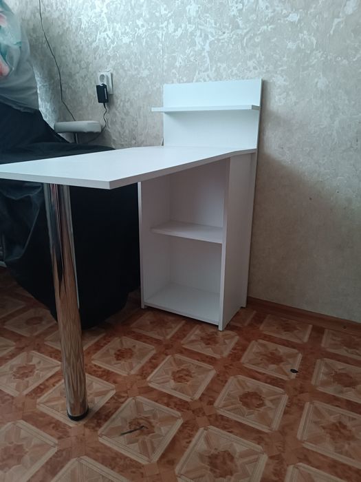 Продам маникюрный стол
