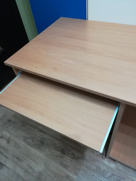 Бюро за настолен компютър