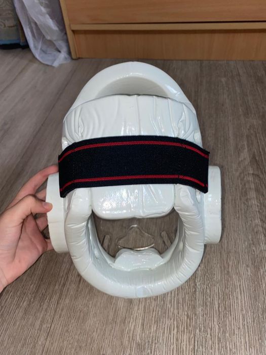 Шлем для карате с защитой