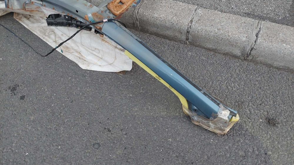 Plafon Toyota Corolla E21, E210, break, montant