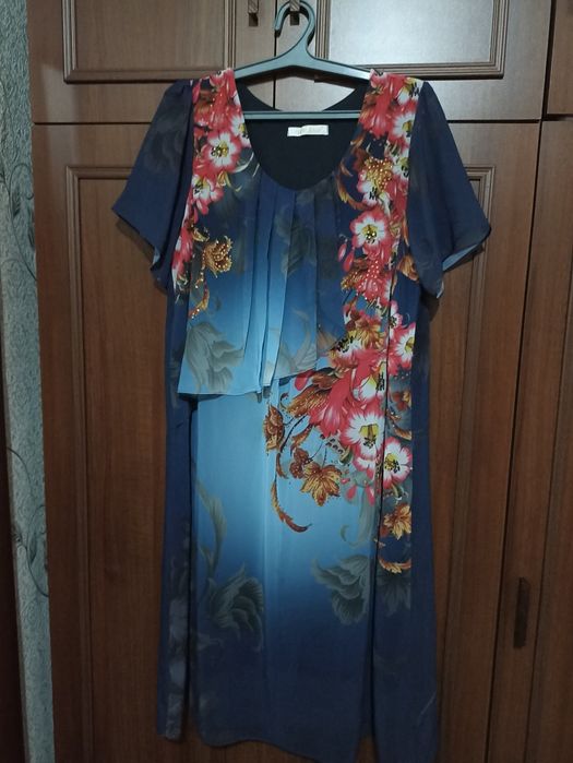 Платье женское в отличном состояний