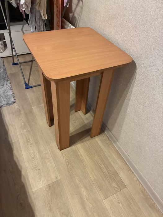 Продам маленький стол