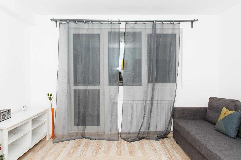 Inchiriez apt 2 camere - Metrou, AC, centrală, balcon închis, parcare