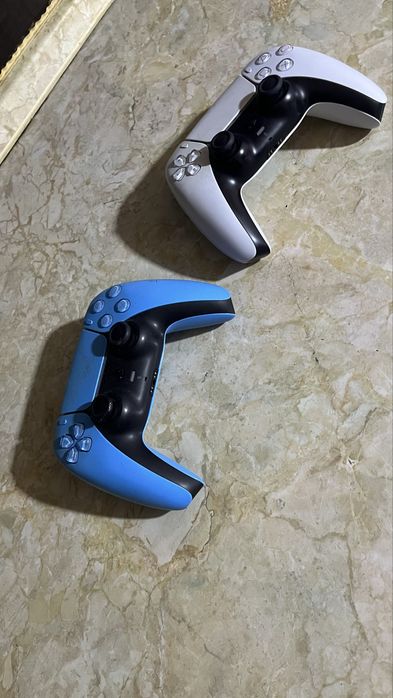 Playstation 5 с два джойстика